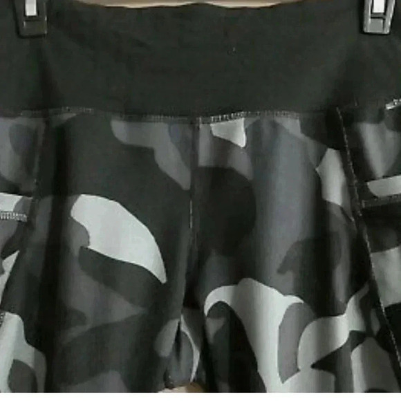 Athleta relay crop 2.0 - Picture 3 of 9